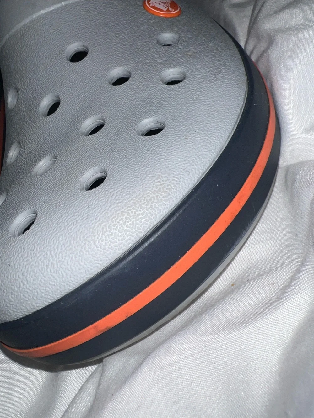 Crocs Crocband Unisex-Clogs in the light grey/navy/orange colorway. (11016-01U.)